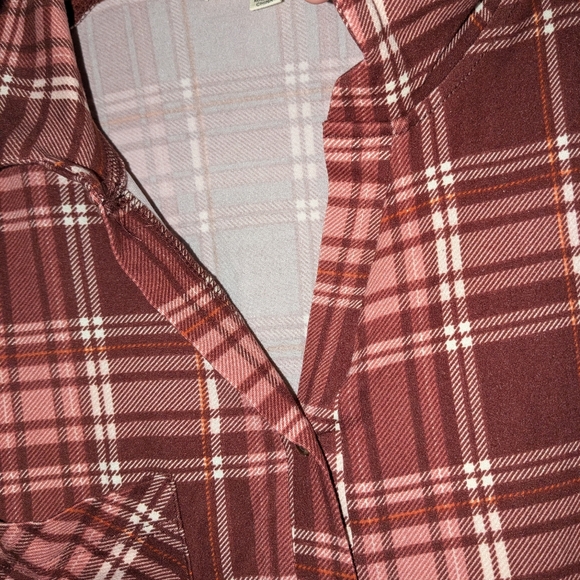 Above and beyond: soft women red / brown and pink plaid buttoned 1X - Picture 5 of 7
